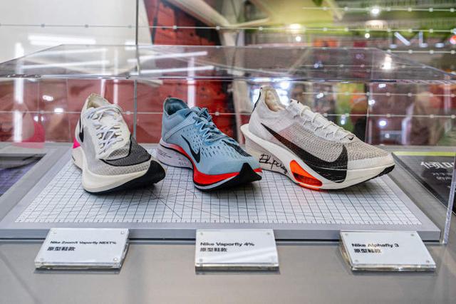 减震的智能跑步机首发新品门道多 进博天花板球友会可以自动导航的扫地机器人、可以有效(图3)