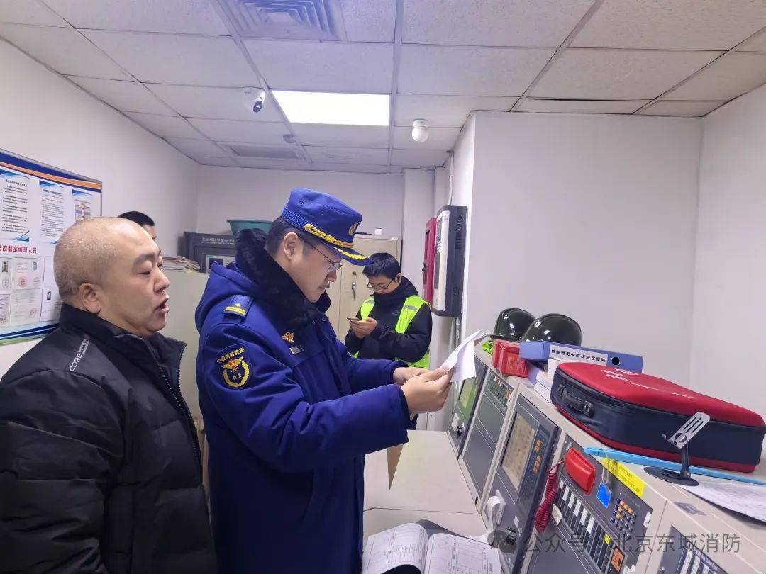 位消防控制室值班值守情况开展专项检查qy球友会体育北京东城消防对重点单(图2)