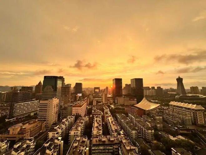 的妈妈急坏了：爷爷刚骑车去接孩子……今天杭州的雨全国第一！这场暴雨有上班(图8)