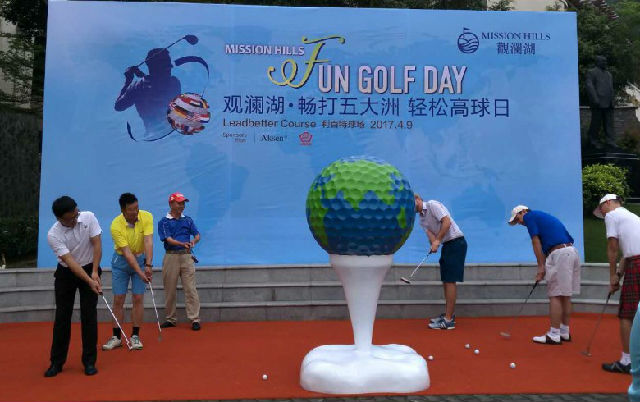 撼亮相观澜湖高球日奥凯盛新款球包震(图2) 撼亮相观澜湖高球日奥凯盛新款球包震(图2)